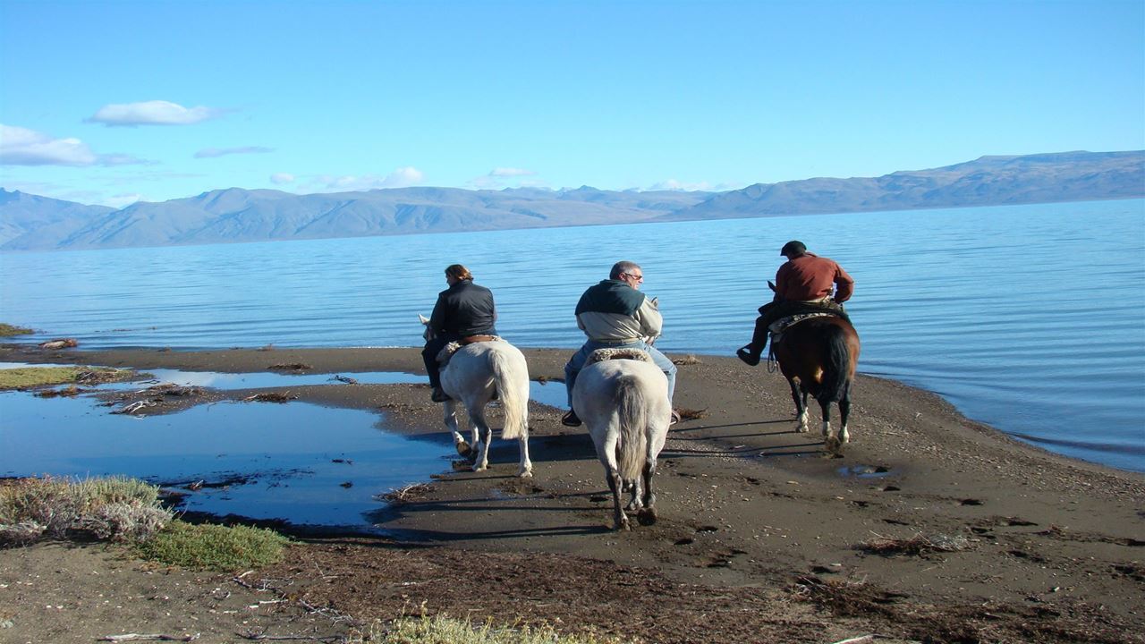El Galpón Del Glaciar - Estancia De La Patagonia (1)