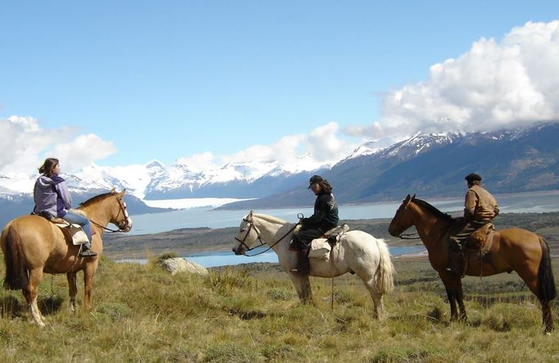 Cabalgatas Por El Lago Roca foto 3