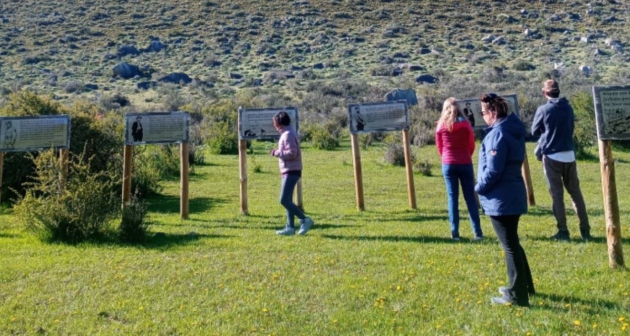 Trekking En El Lago Roca (8)