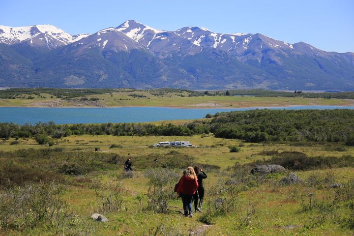 Trekking En El Lago Roca